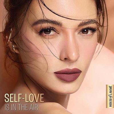 Lakme Xtraordin-Airy Lip Mousse Lovestruck Red 4.6 gm - Lipsticks