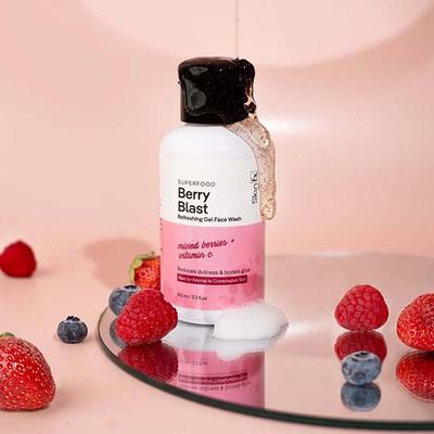 Skin Fx Superfood Berry Blast Refreshing Gel Face Wash 100 ml - Scrubs & Exfoliants